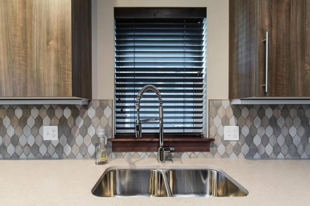 Luxury Townhome On The Park With Bridger Mtn Views Bozeman Exterior photo