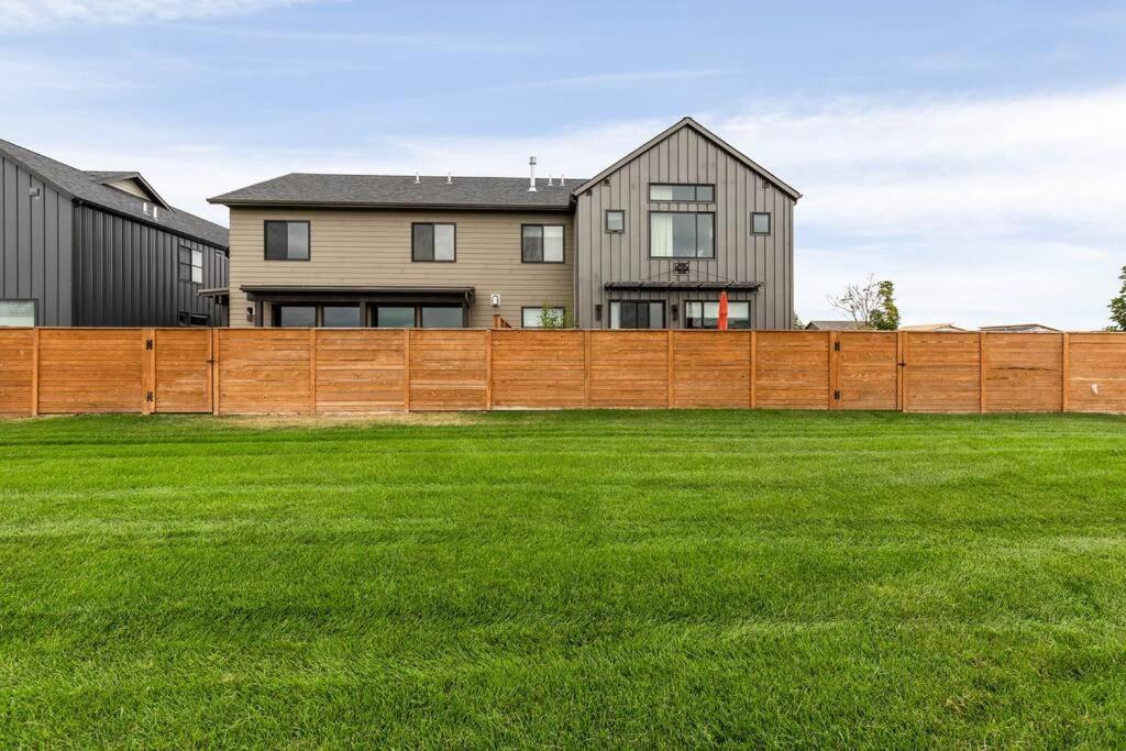 Luxury Townhome On The Park With Bridger Mtn Views Bozeman Exterior photo