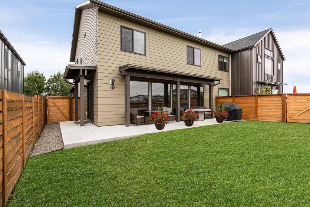 Luxury Townhome On The Park With Bridger Mtn Views Bozeman Exterior photo