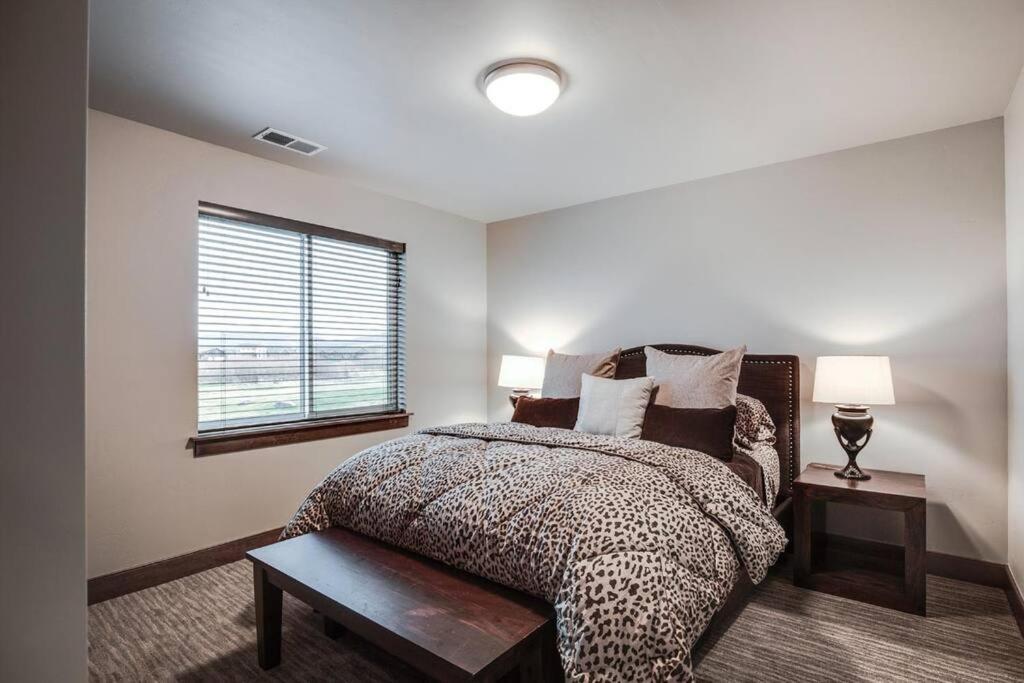 Luxury Townhome On The Park With Bridger Mtn Views Bozeman Exterior photo