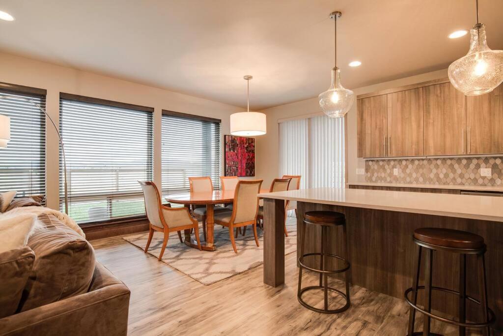 Luxury Townhome On The Park With Bridger Mtn Views Bozeman Exterior photo