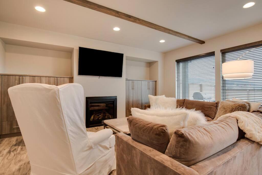 Luxury Townhome On The Park With Bridger Mtn Views Bozeman Exterior photo